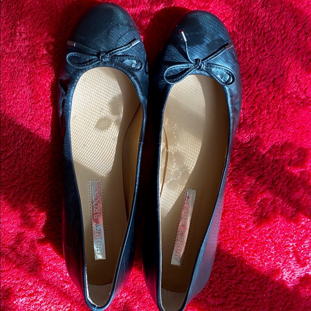 Audrey Brooke Flats Size 9 Black